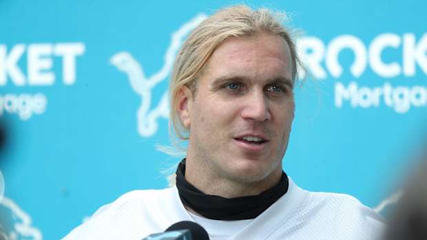 Lions linebacker Alex Anzalone talks with reporters after OTAs.